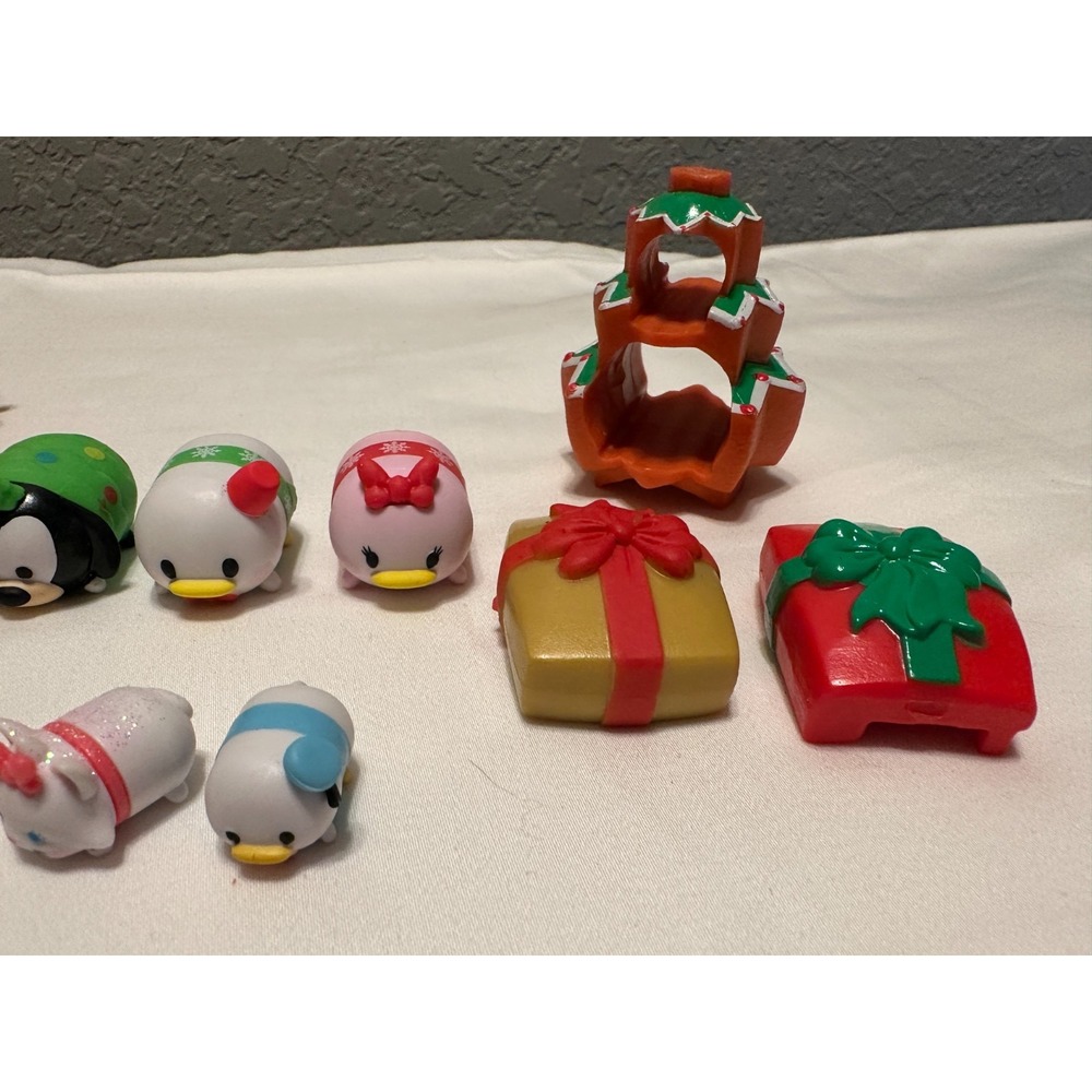 Tsum Tsum Vinyl Figures Lot 24+ Pieces Disney Christmas Train Sleigh Trinkets - Picture 4 of 11